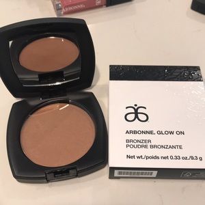 Arbonne bronzer
